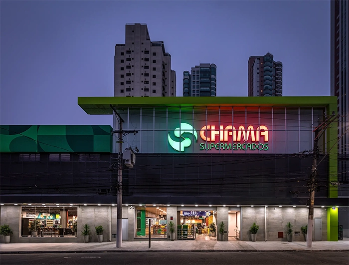 fachada-de-supermercado-supermercado-chama-opus